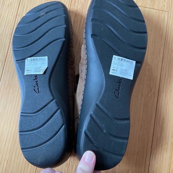 Womans Clark size 9.5. Nwot - Picture 2 of 4